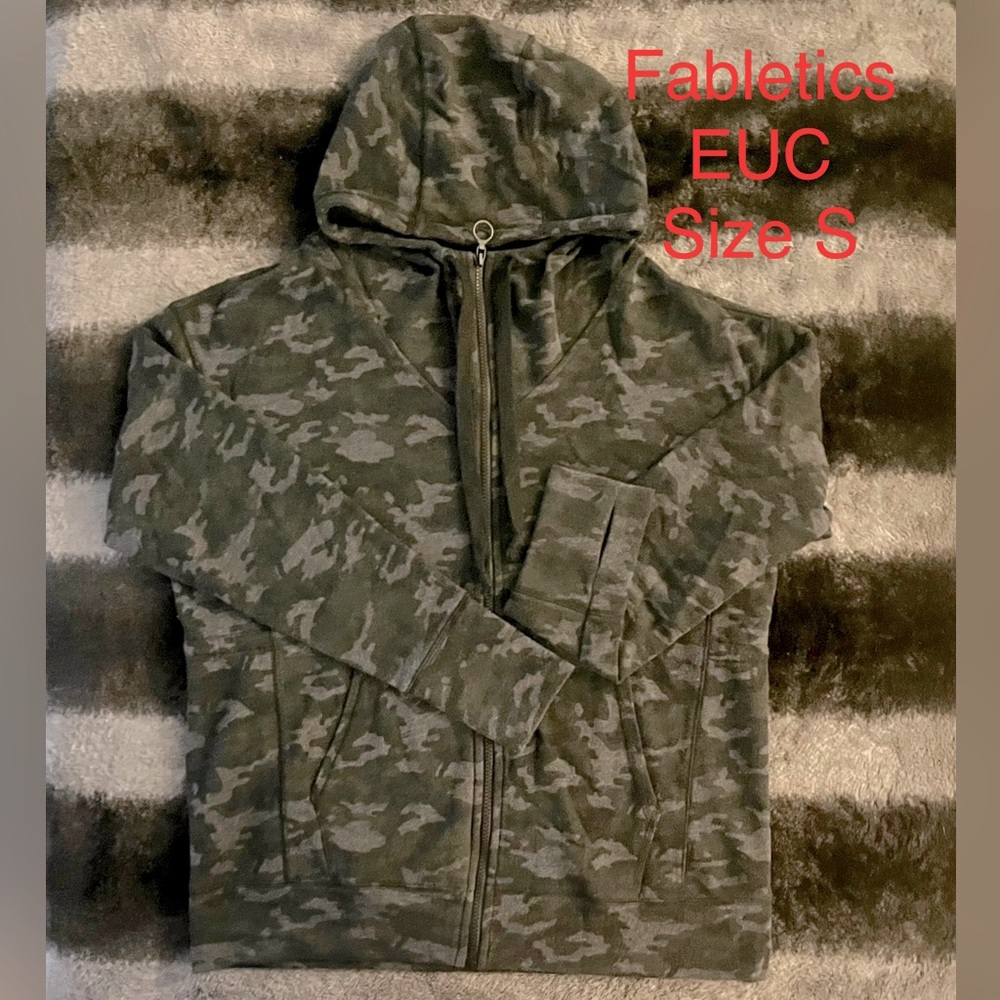 EUC Fabletics Leah Hoodie Black Camo Size S